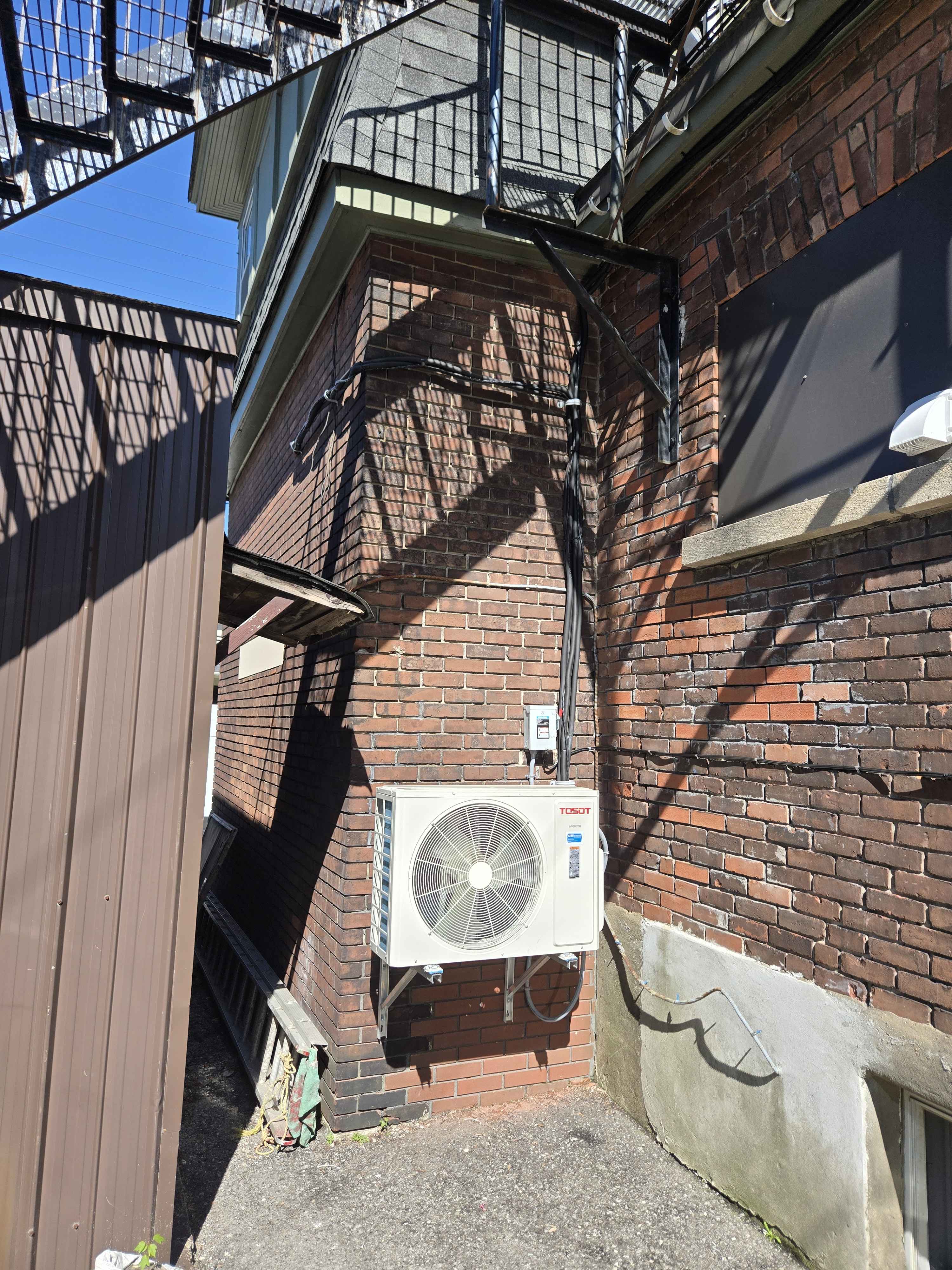 TOSOT 2 head cold-climate minisplit installation